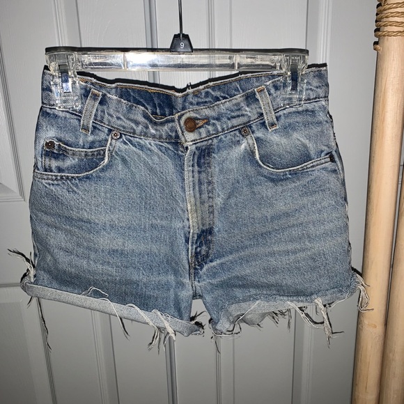 Levi’s High Waisted Shorts - Picture 4 of 6